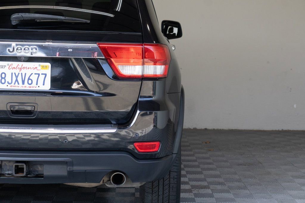 Used 2012 Jeep Grand Cherokee Overland AWD/4WD image 12