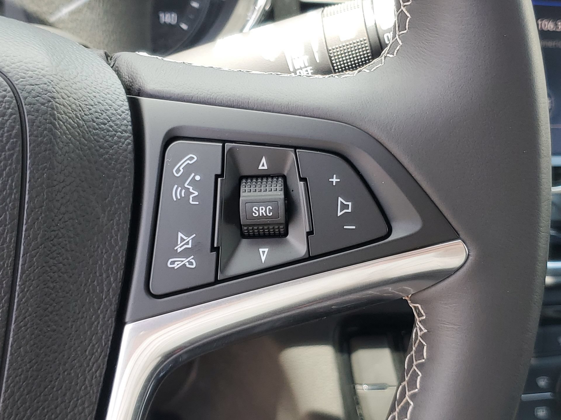 Used 2022 Buick Encore Preferred w/ Safety Package FWD image 22