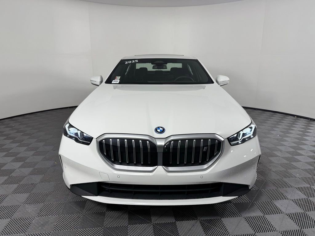 Used 2025 BMW i5 xDrive40 w/ M Sport Package image 2