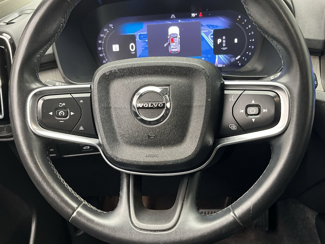 Used 2023 Volvo XC40 B5 Core AWD/4WD image 14
