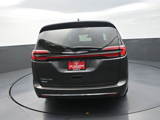 Used 2023 Chrysler Pacifica Touring-L image 7