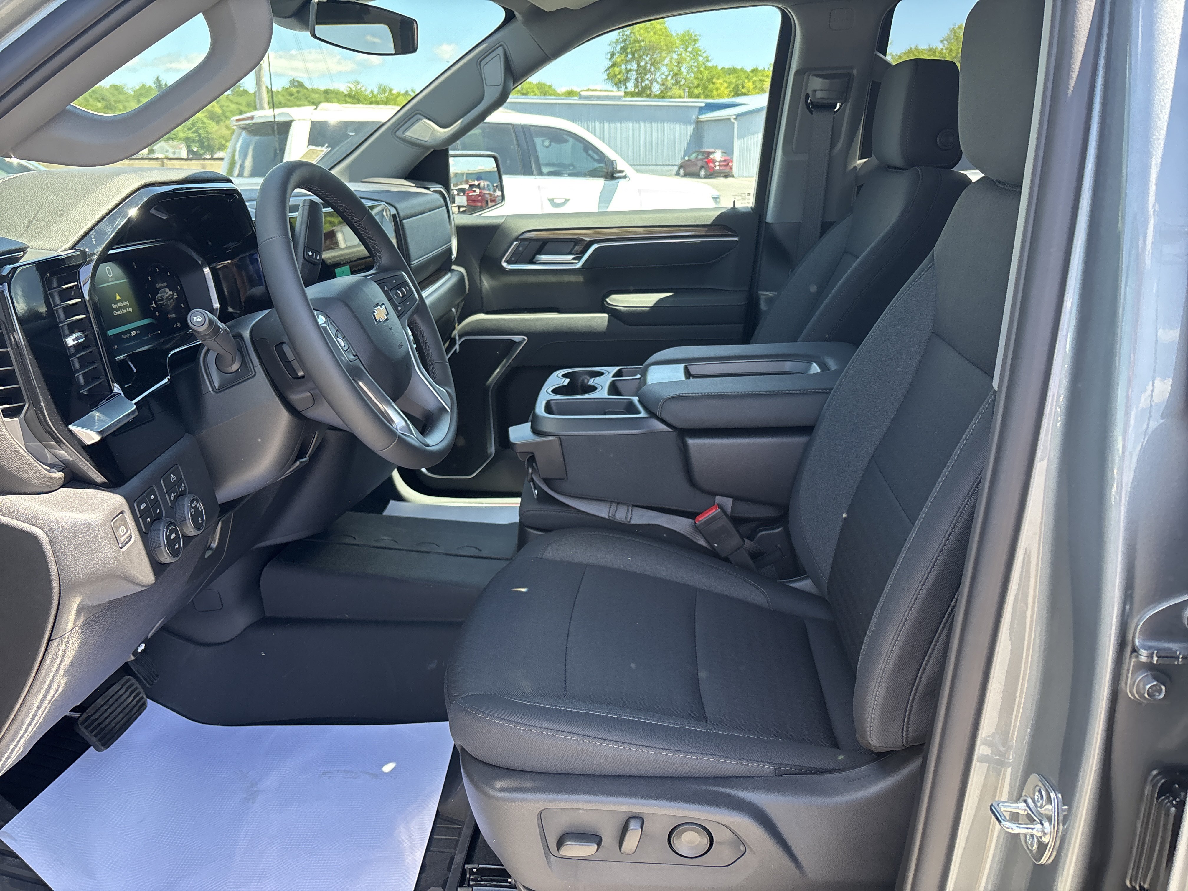 New 2026 Chevrolet Silverado 1500 LT w/ Z71 Off-Road Package AWD/4WD image 5