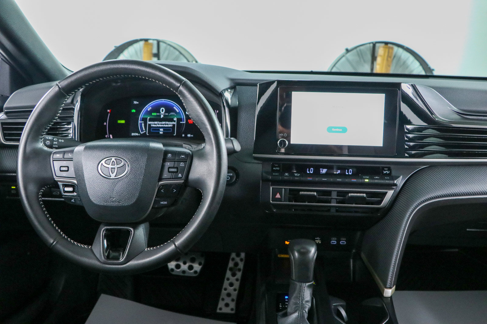 Used 2025 Toyota Camry SE FWD image 17