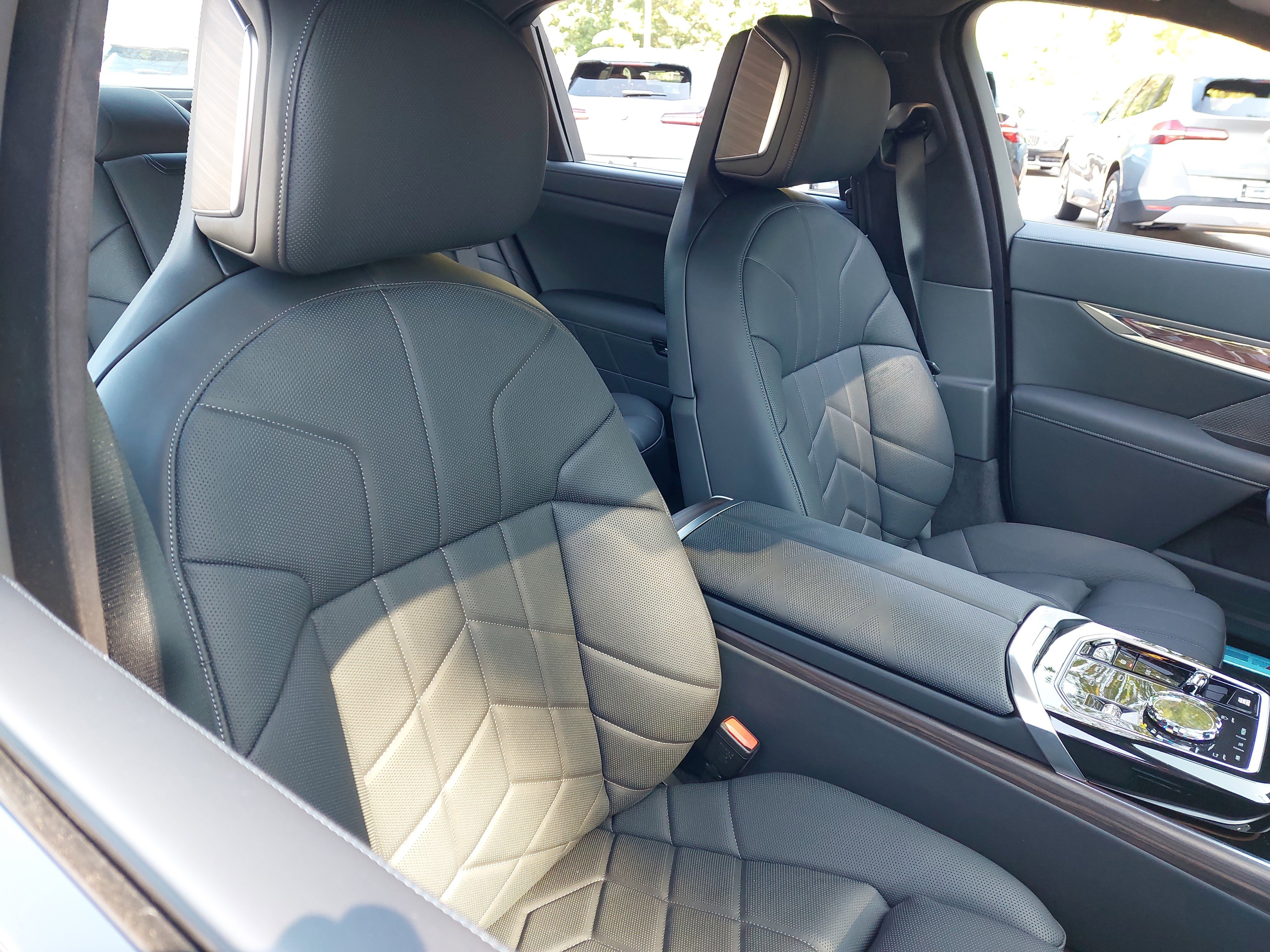 New 2025 BMW 760i xDrive w/ Executive Package AWD/4WD image 10