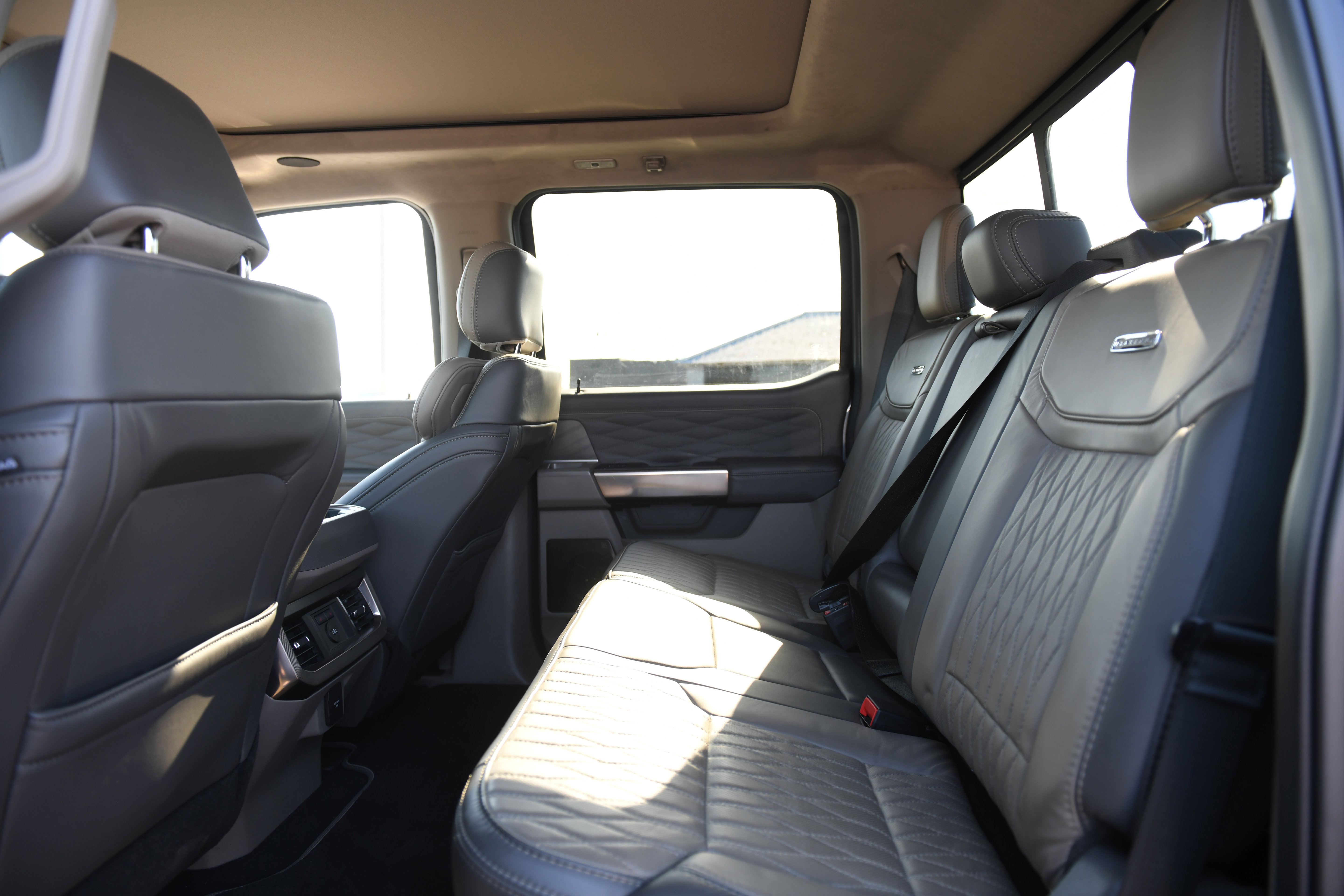 Used 2025 Ford F250 Platinum w/ Platinum Plus Package AWD/4WD image 13