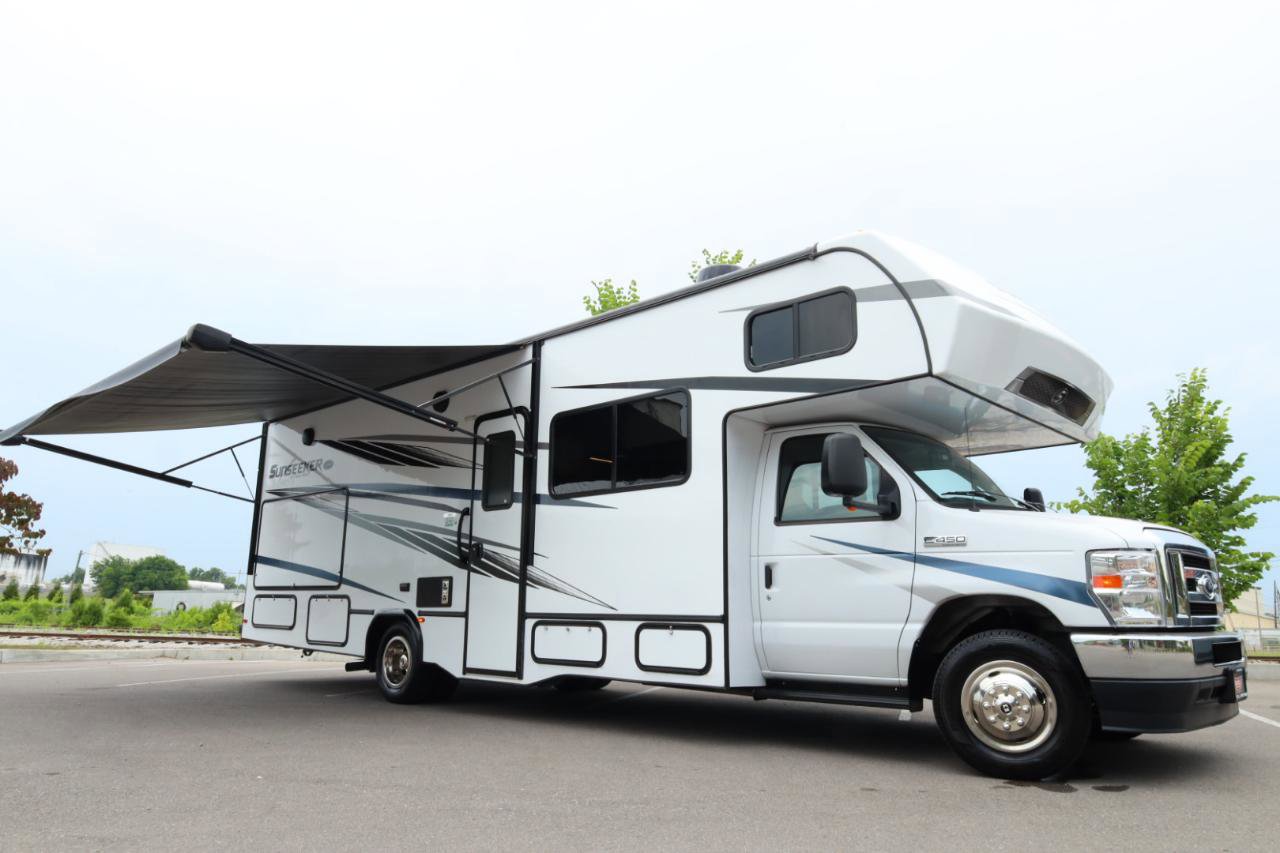 Used 2022 Ford E-450 and Econoline 450 Super Duty w/ Motorhome Prep Package RWD image 6