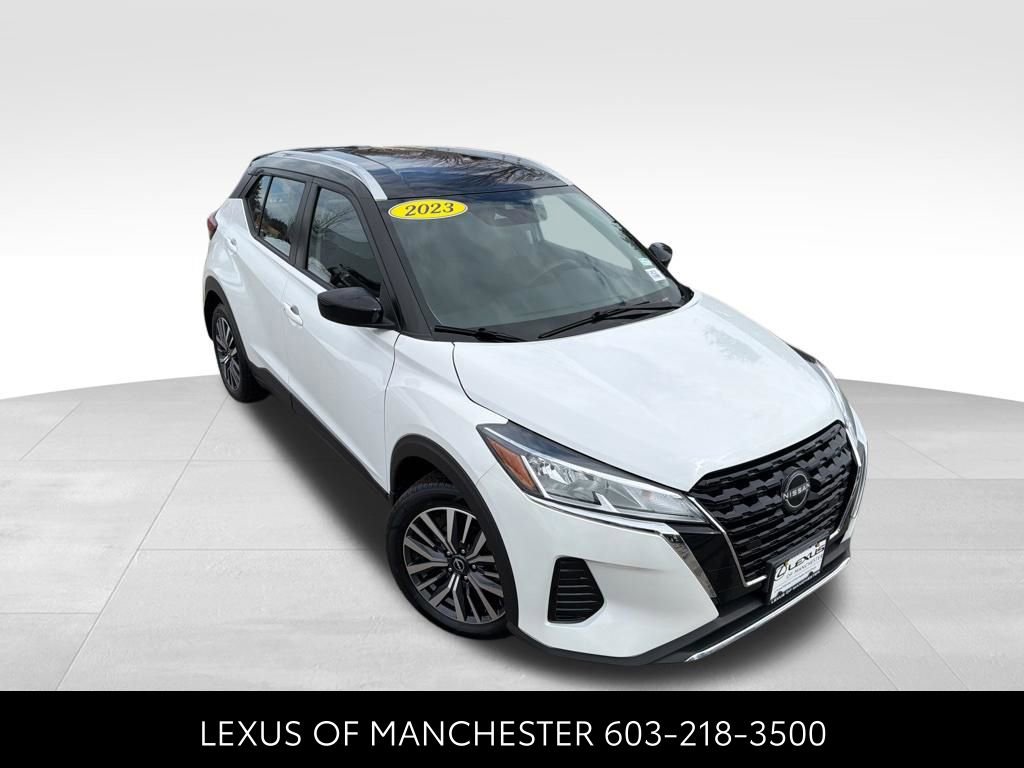 Used 2023 Nissan Kicks SV image 3