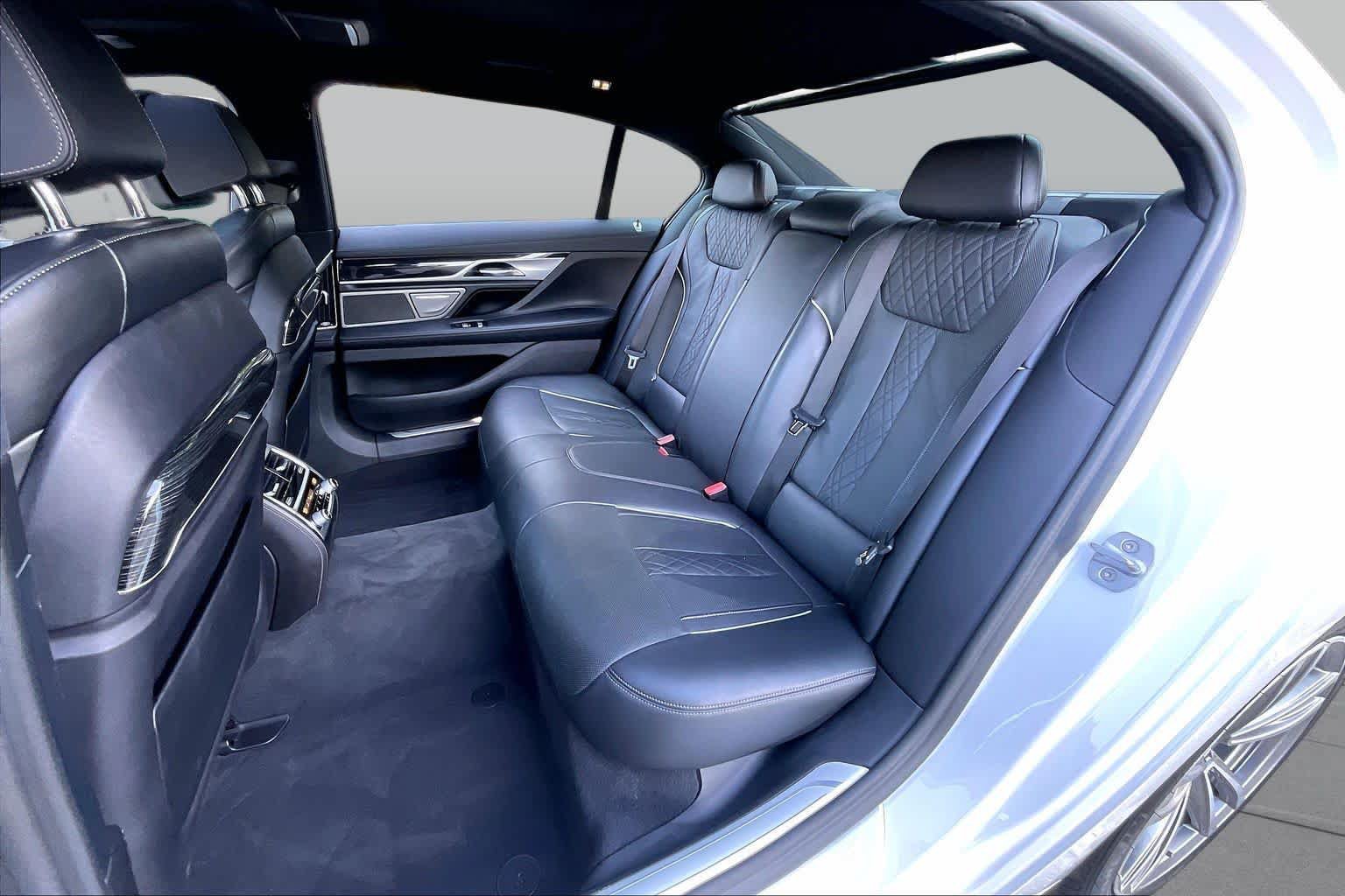 Used 2019 BMW 750i xDrive w/ M Sport Package AWD/4WD image 20