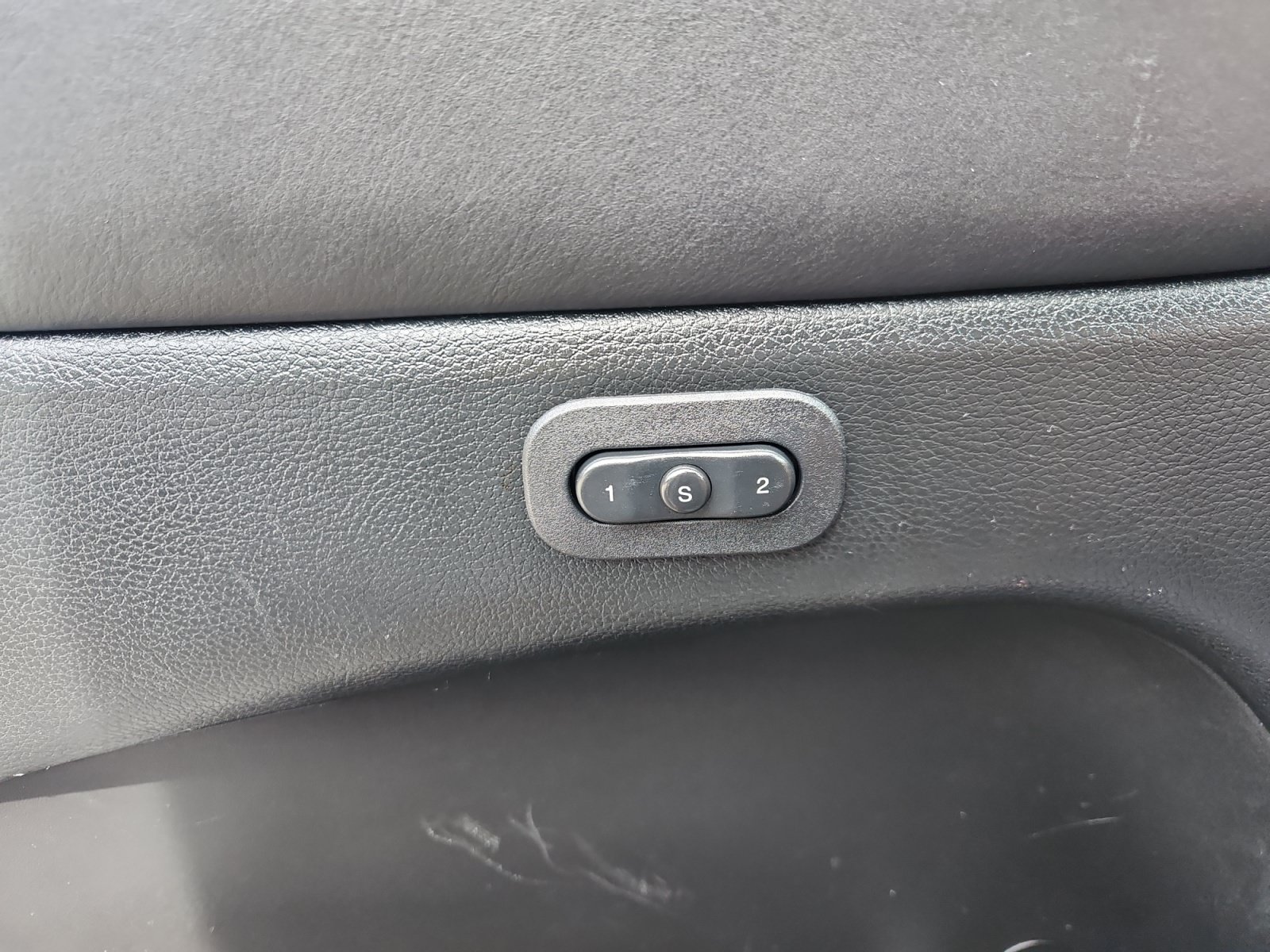 Used 2014 Jeep Grand Cherokee Overland AWD/4WD image 16