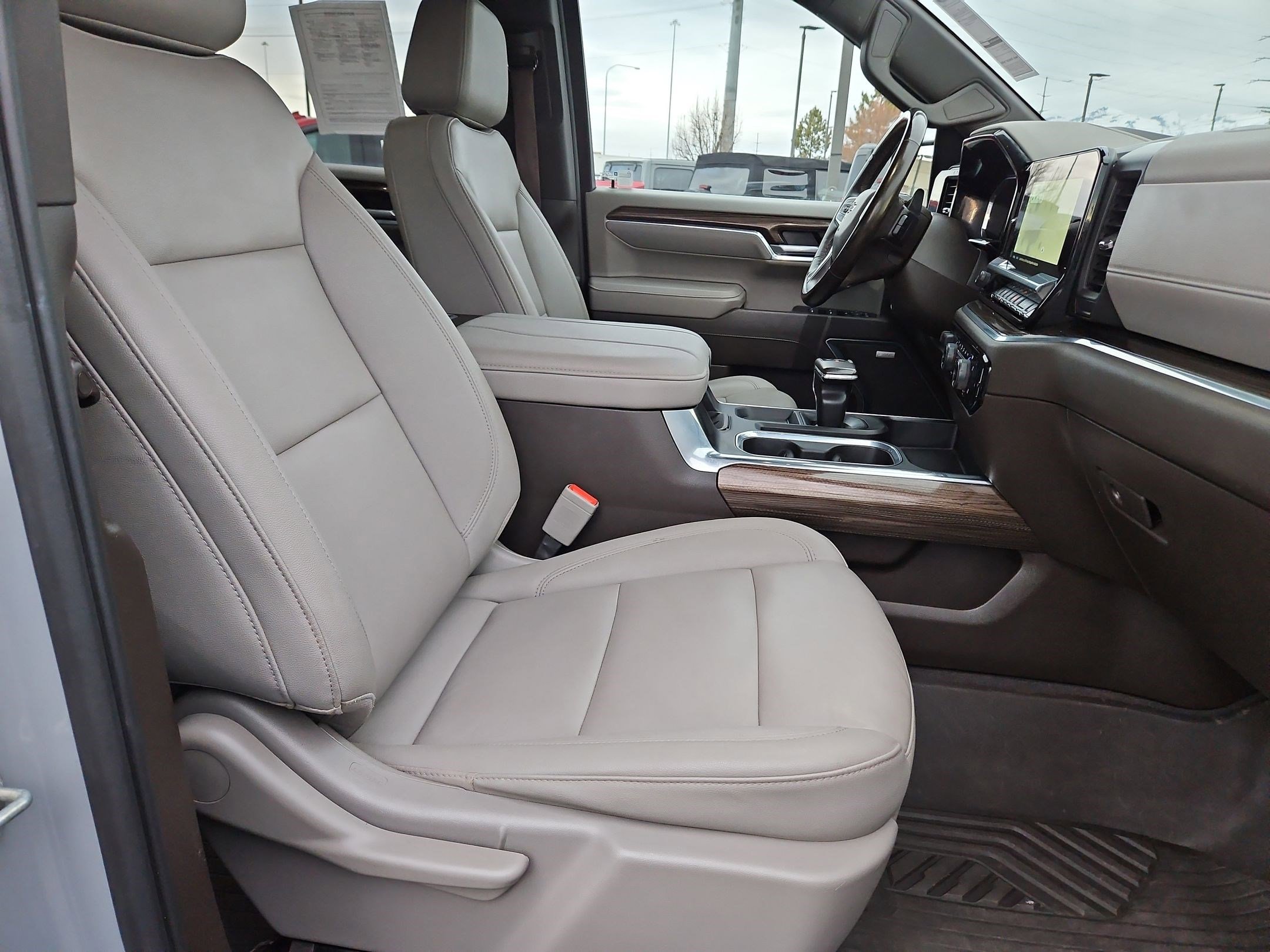 Used 2024 Chevrolet Silverado 1500 LT Trail Boss w/ Convenience Package II image 31