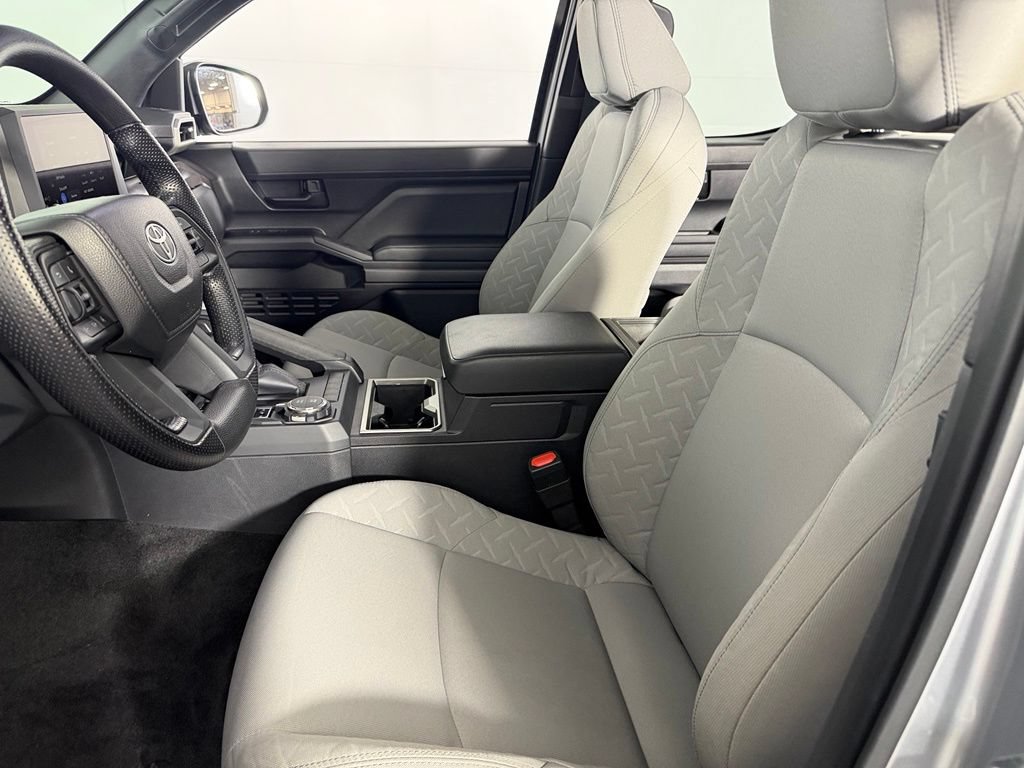 Used 2025 Toyota Tacoma SR5 AWD/4WD image 21