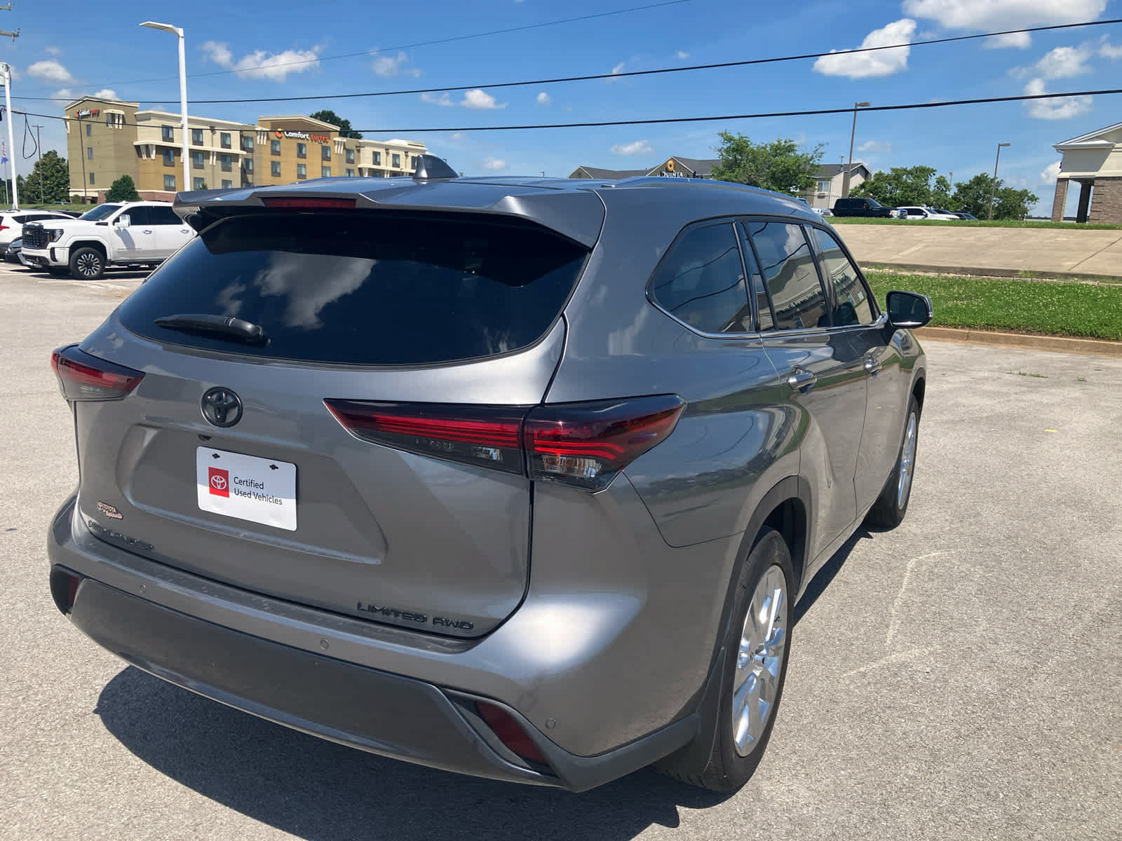 Certified 2025 Toyota Highlander Limited AWD/4WD image 8