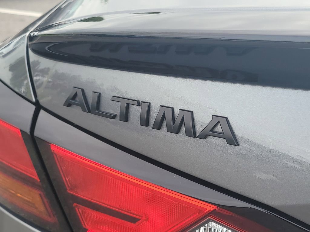 Used 2022 Nissan Altima 2.5 SR w/ Midnight Edition Package FWD image 8
