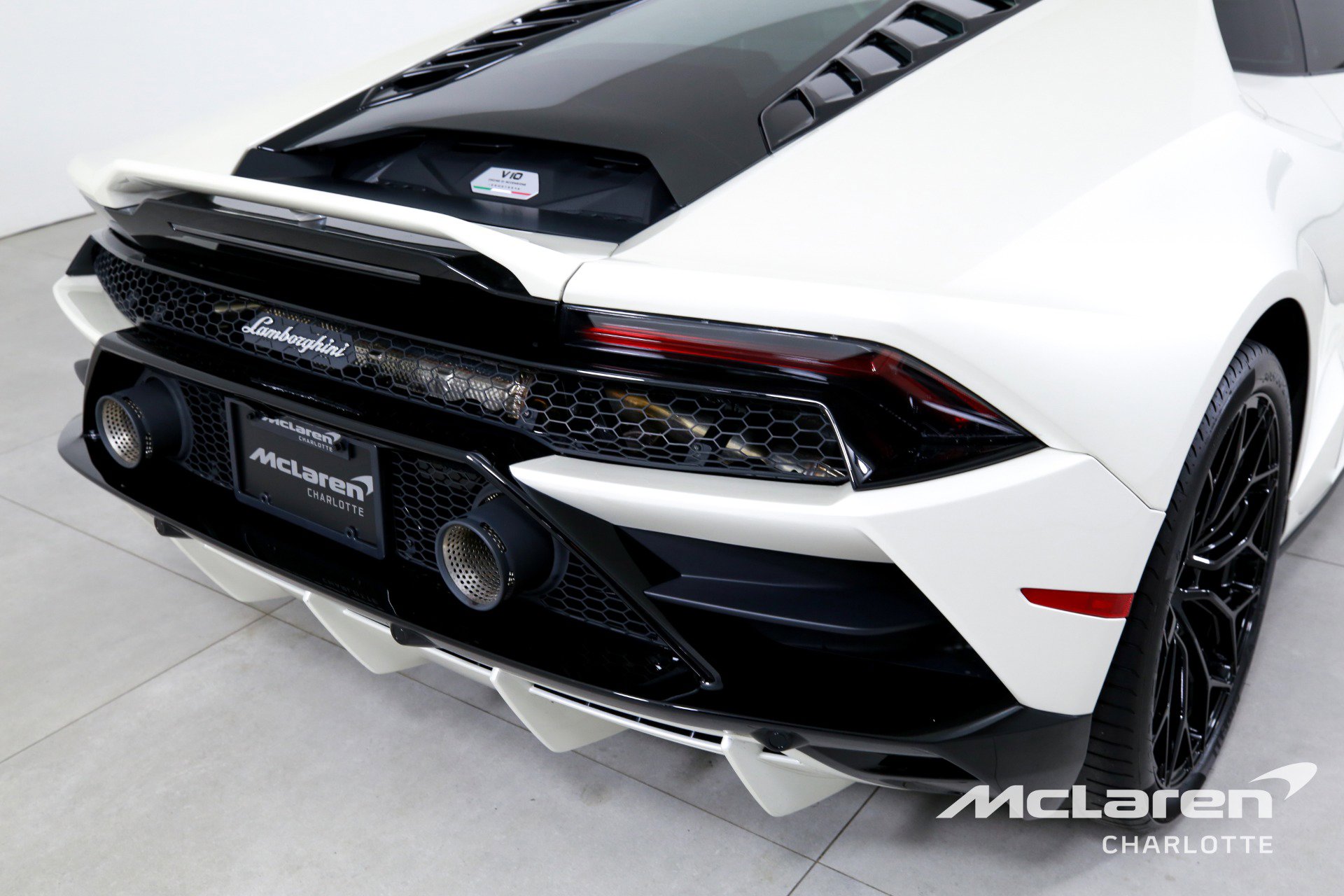 Used 2022 Lamborghini Huracan EVO image 30