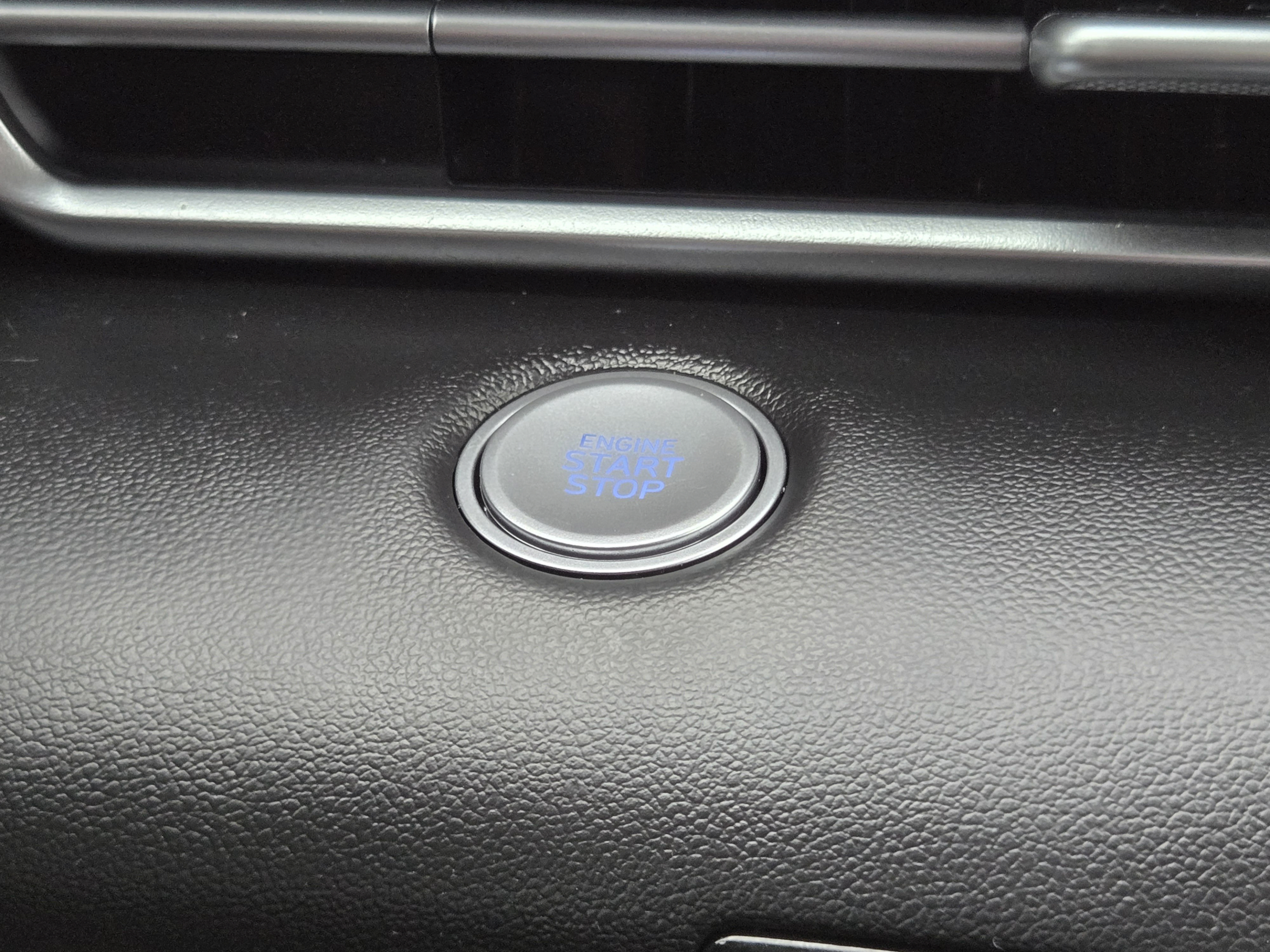 Used 2025 Hyundai Elantra Hybrid FWD image 17