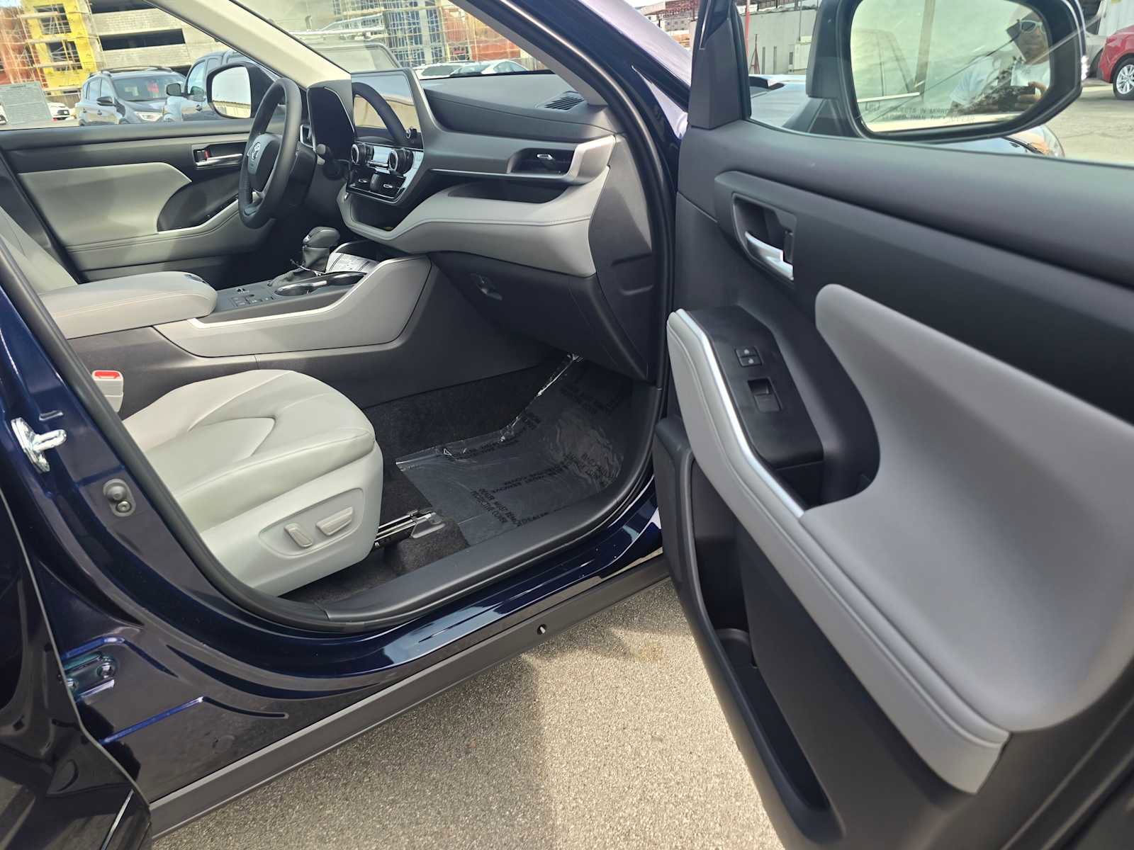 New 2026 Toyota Highlander XLE image 10