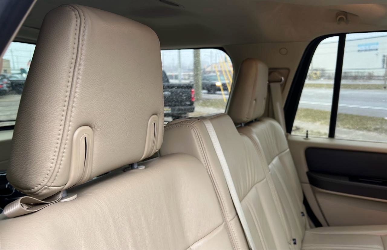 Used 2016 Lincoln Navigator Reserve image 11