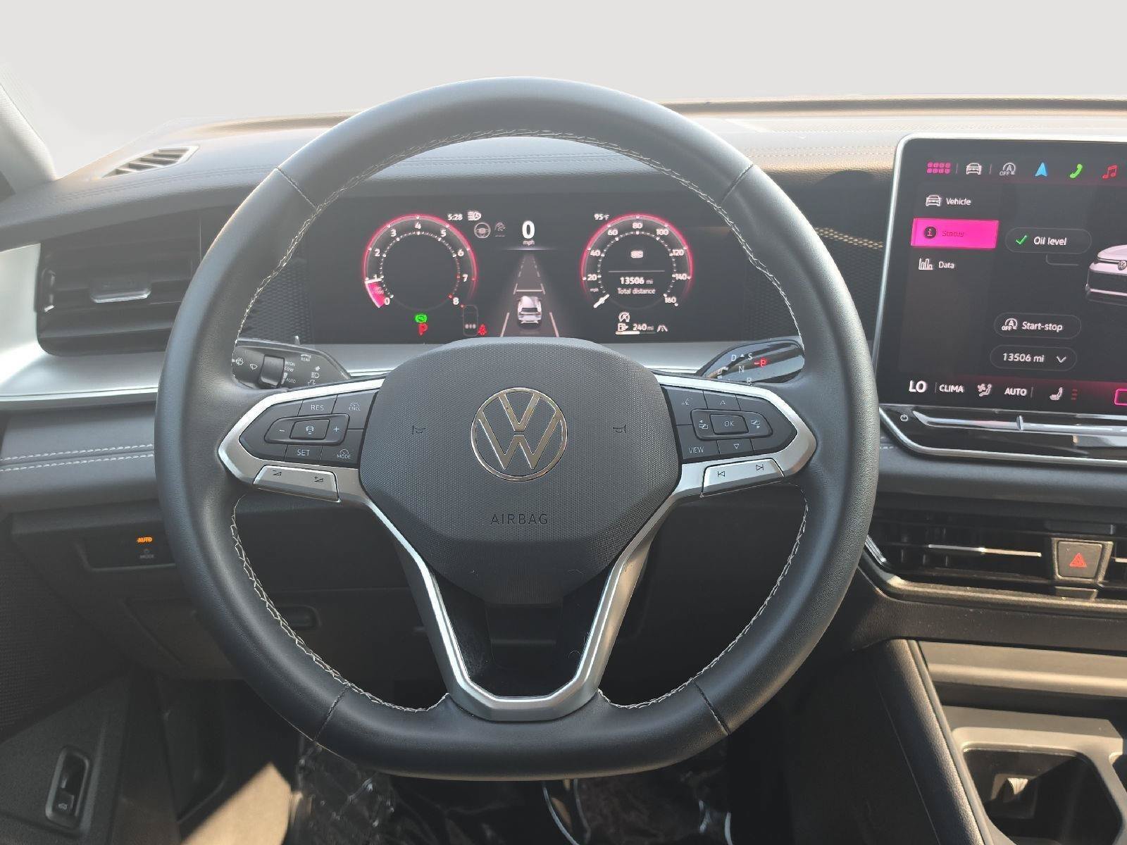 Certified 2025 Volkswagen Tiguan SE AWD/4WD image 14