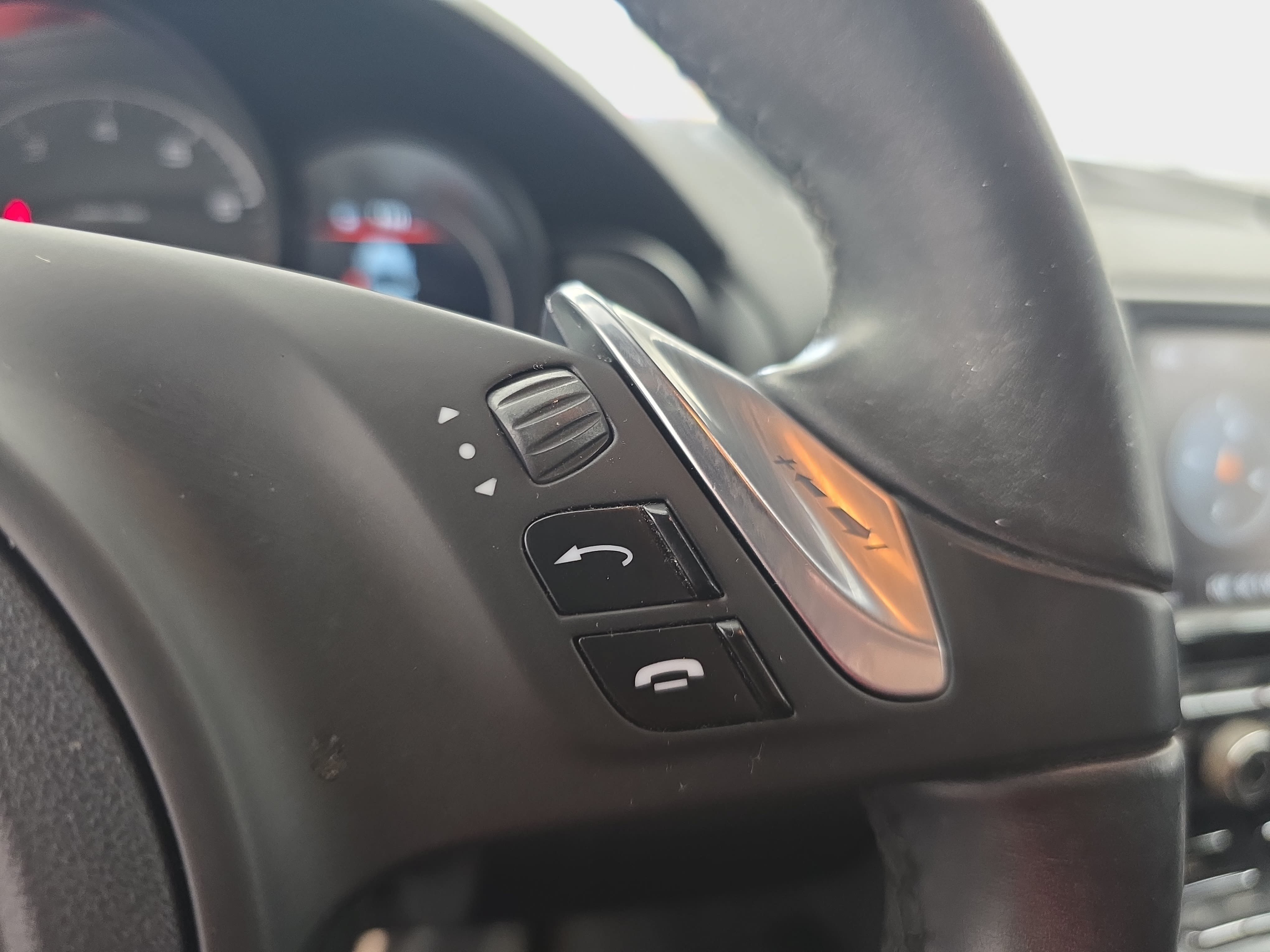 Used 2012 Porsche Cayenne AWD/4WD image 18