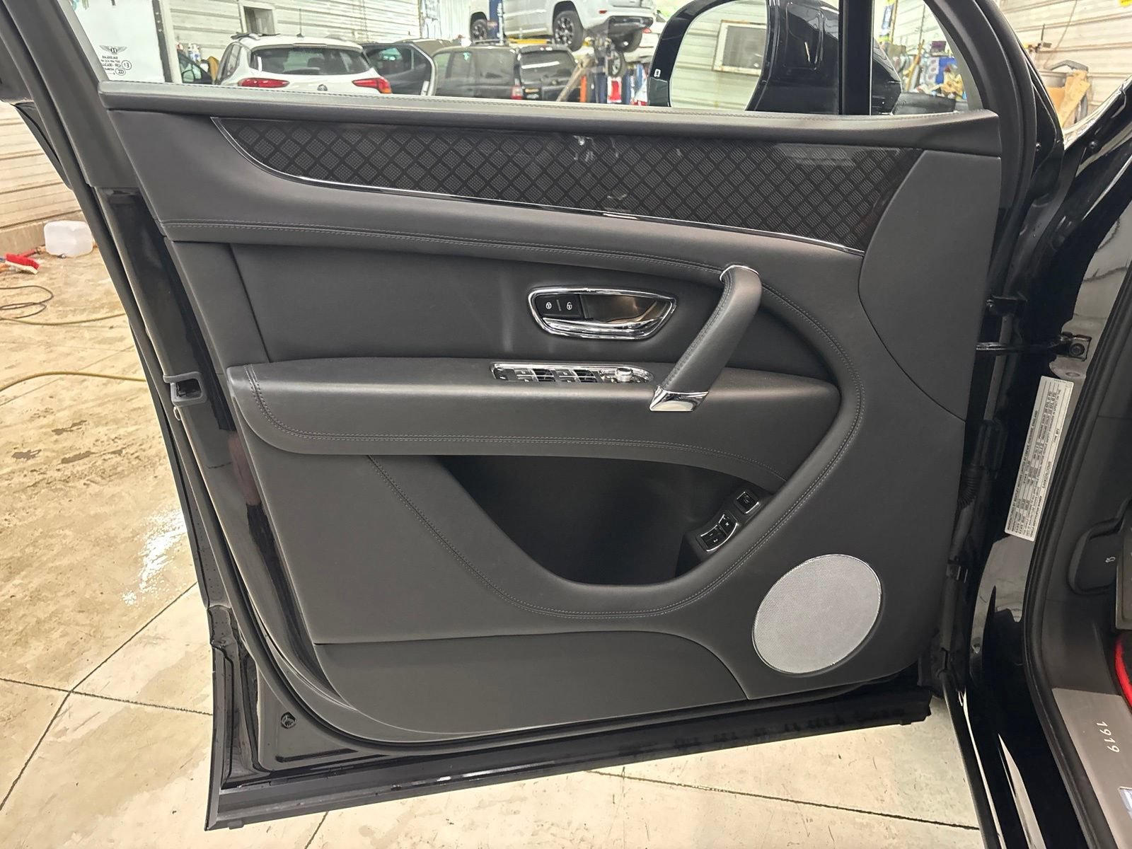 Used 2020 Bentley Bentayga AWD/4WD image 11