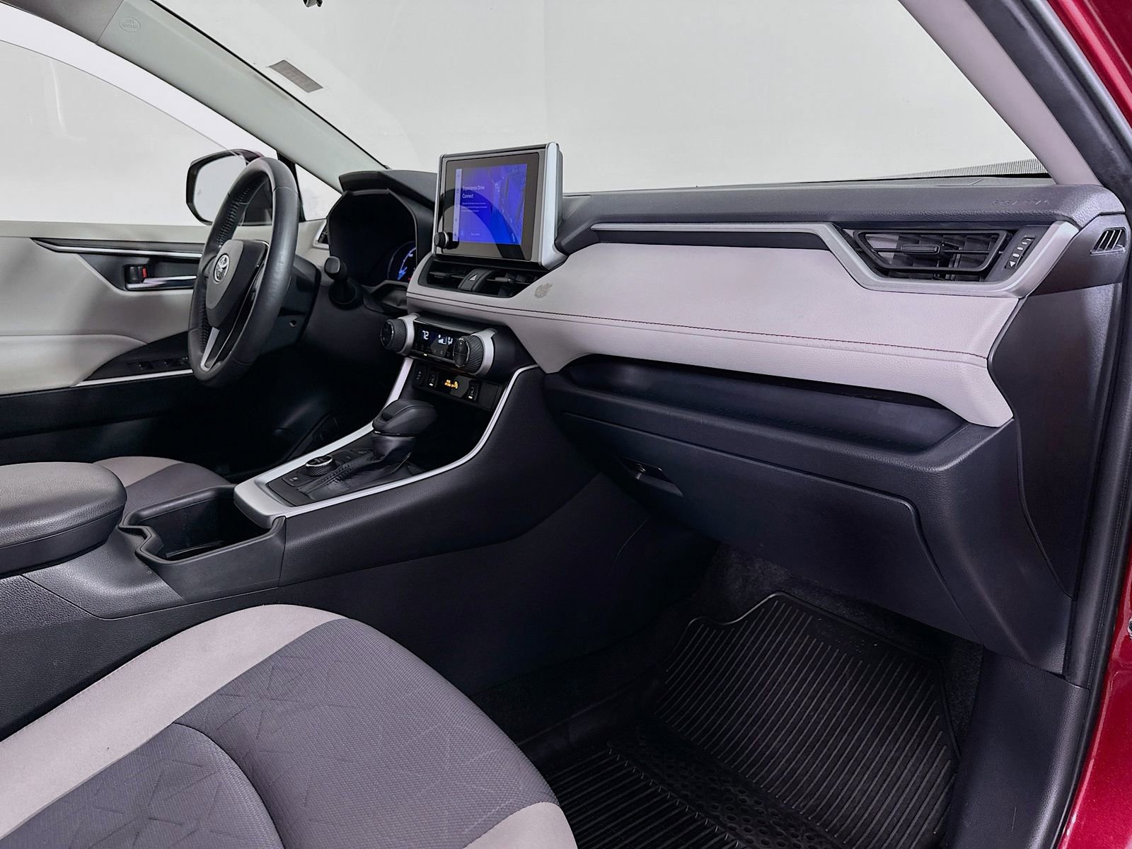 Used 2024 Toyota RAV4 XLE w/ Convenience Package image 31