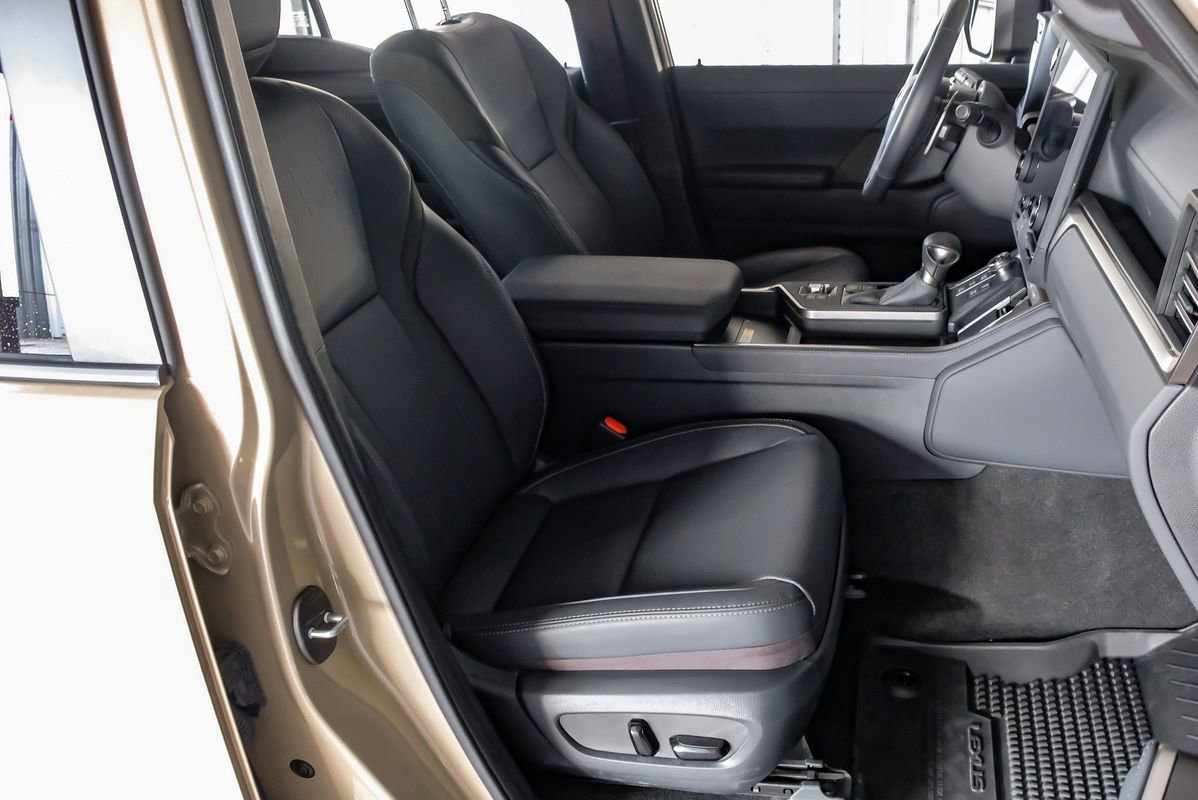 Used 2025 Lexus GX 550 image 31