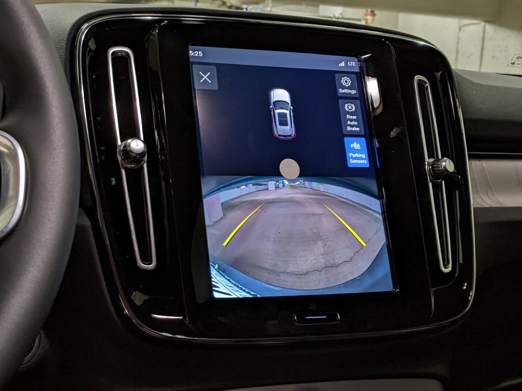 New 2026 Volvo XC40 B5 Core AWD/4WD image 17