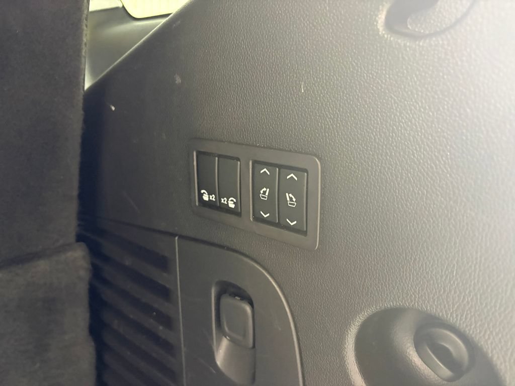 Used 2018 Cadillac Escalade Premium Luxury AWD/4WD image 34