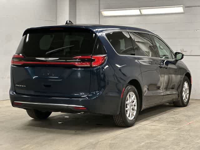 Used 2023 Chrysler Pacifica Touring-L FWD image 33