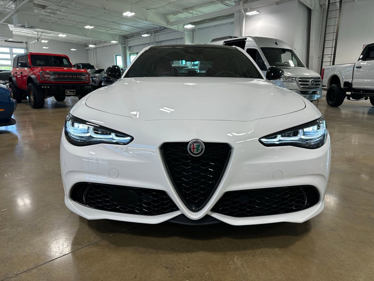 Used 2024 Alfa Romeo Giulia Veloce image 2