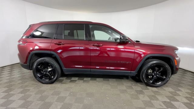 Used 2023 Jeep Grand Cherokee Altitude AWD/4WD image 3