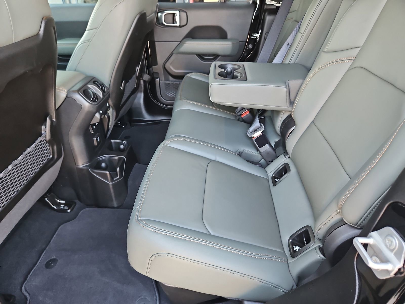 Used 2025 Jeep Gladiator Mojave image 18