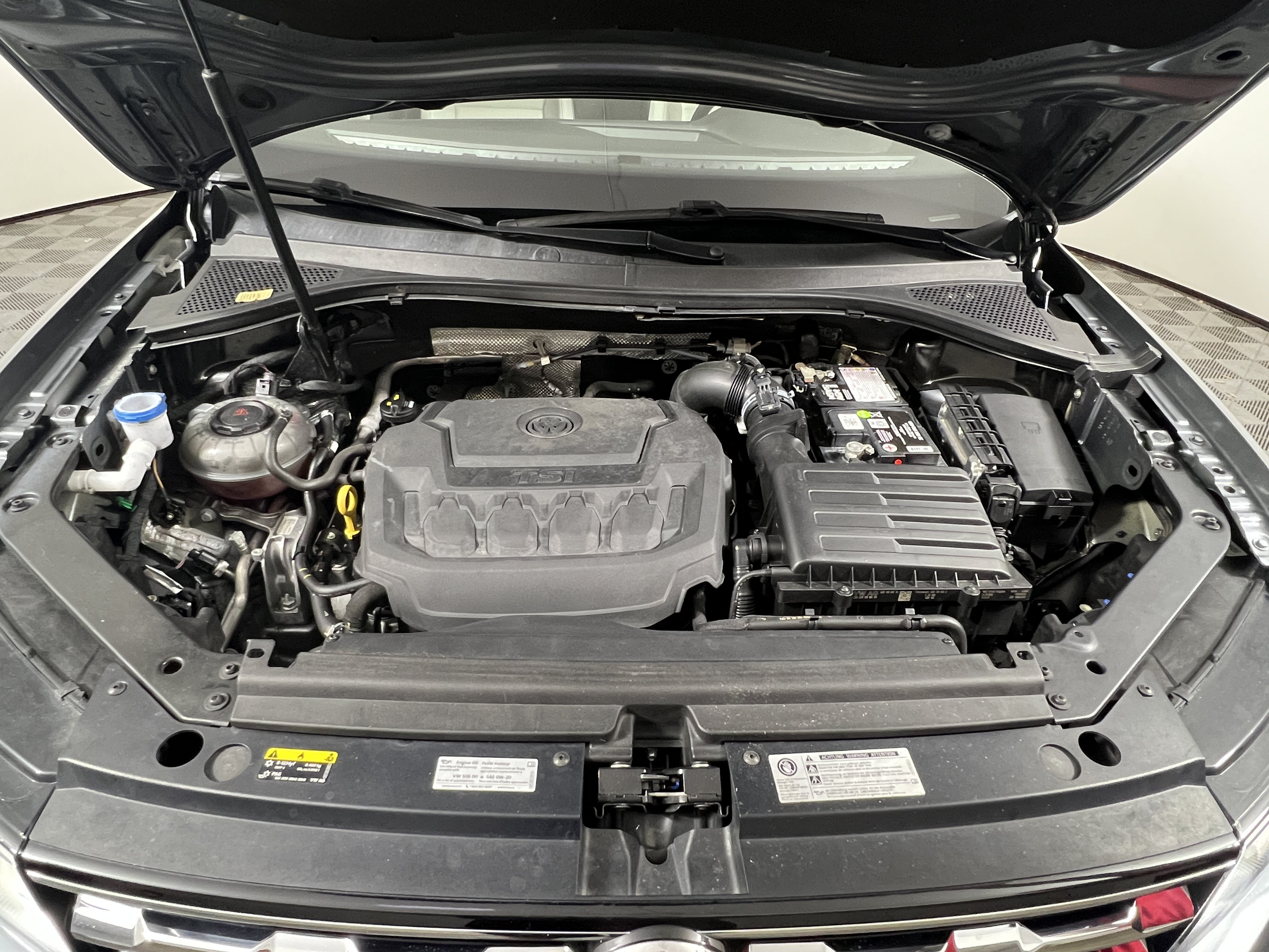 Used 2018 Volkswagen Tiguan SEL w/ R-Line Package FWD image 20