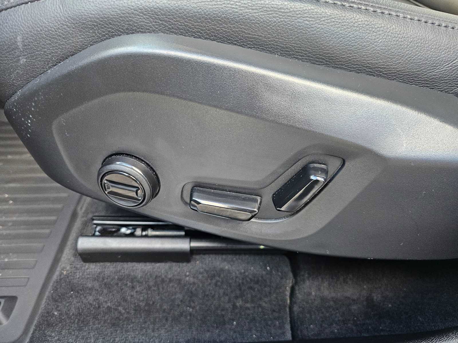 Used 2025 Volvo XC60 B5 Core w/ Protection Package Premier image 27