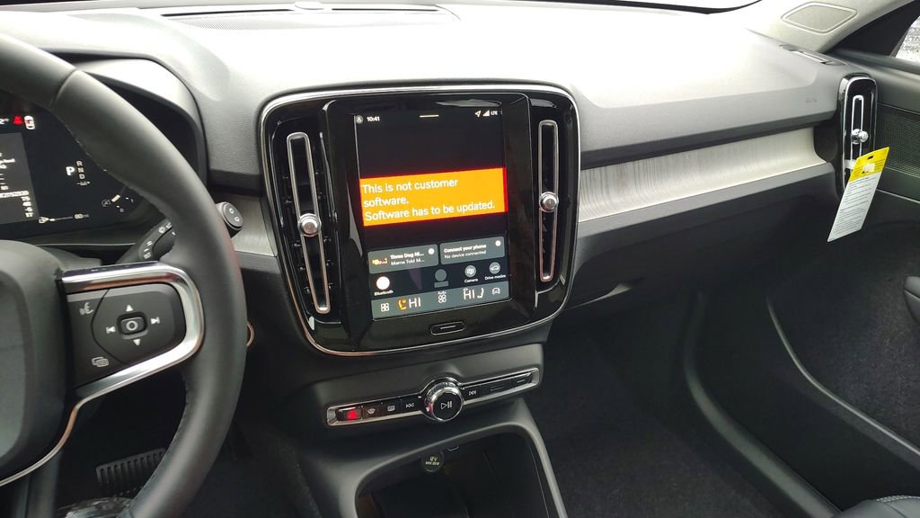 New 2026 Volvo XC40 B5 Core w/ Climate Package image 18