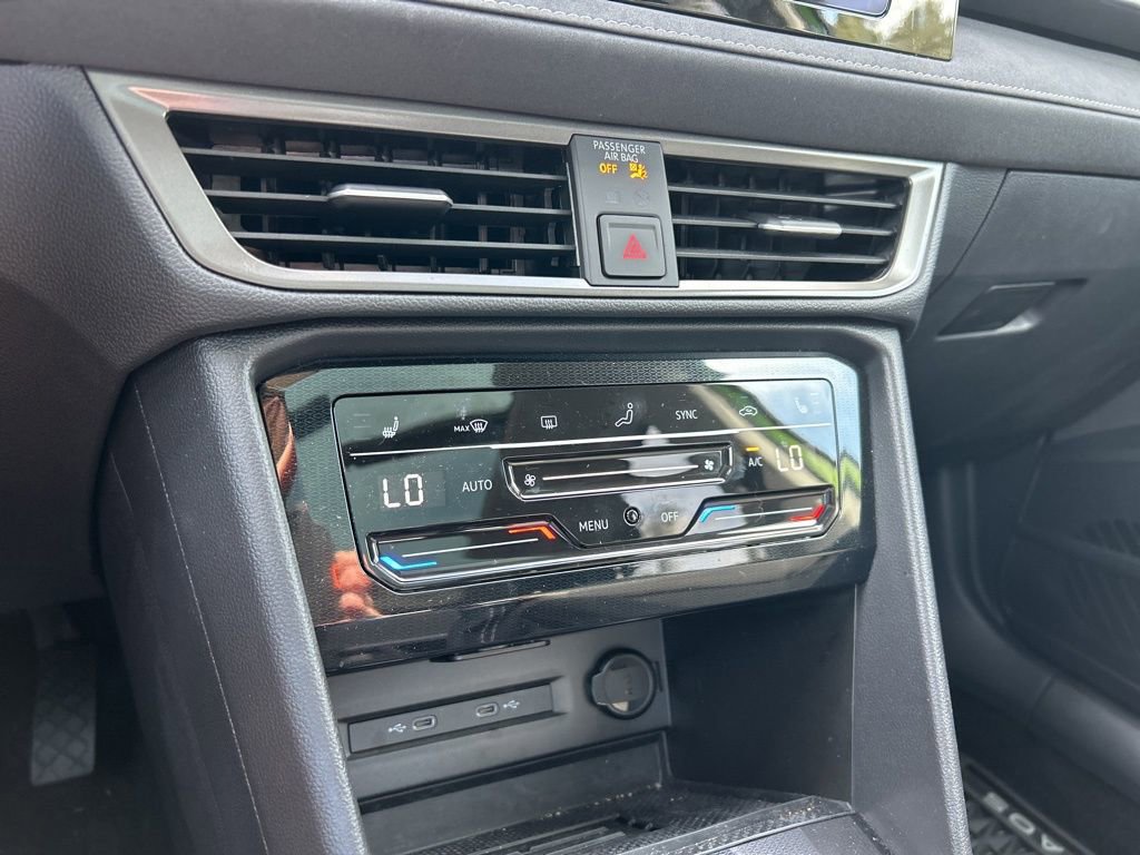Certified 2025 Volkswagen Taos SE image 34