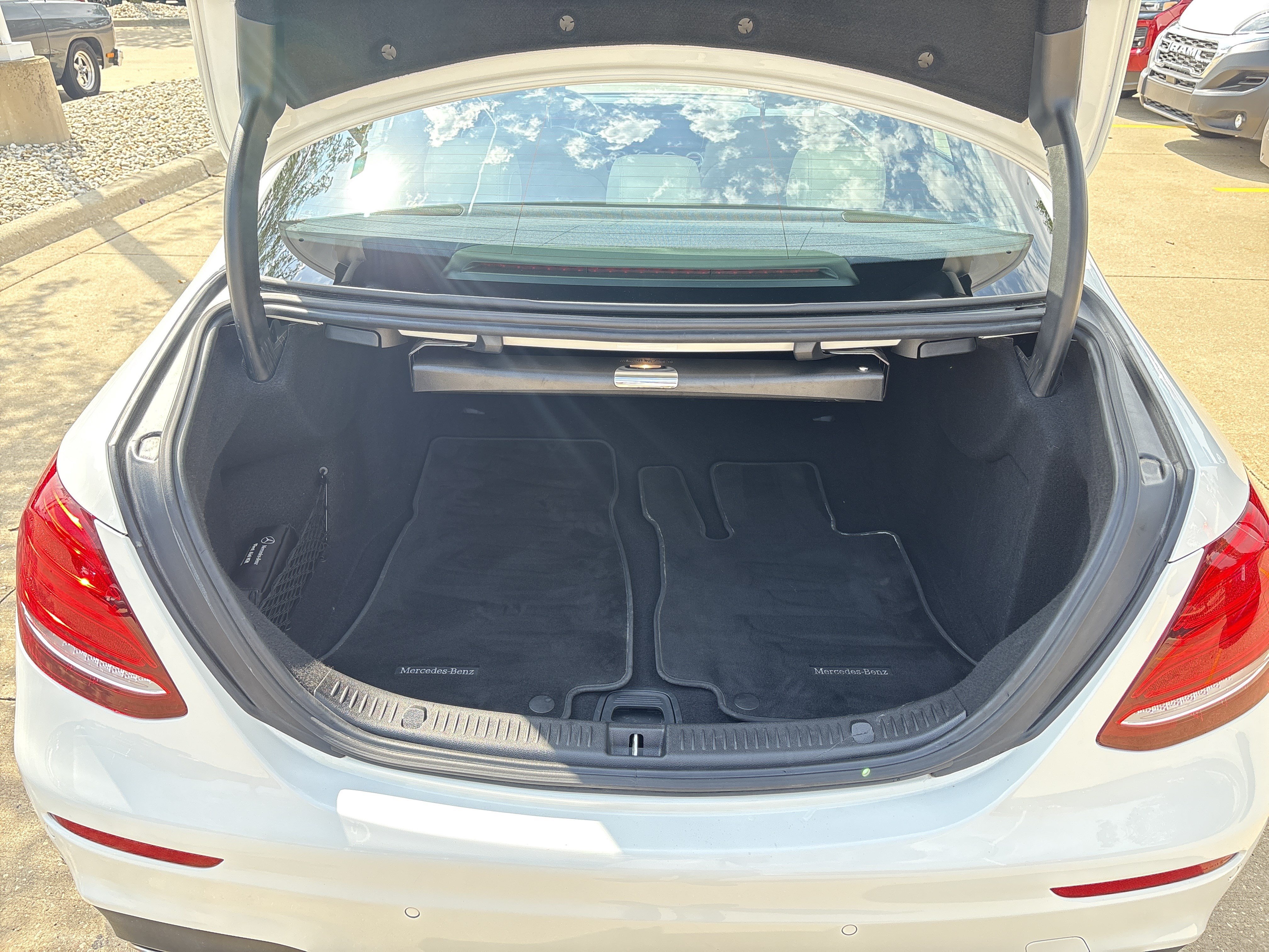 Used 2017 Mercedes-Benz E 300 4MATIC image 16