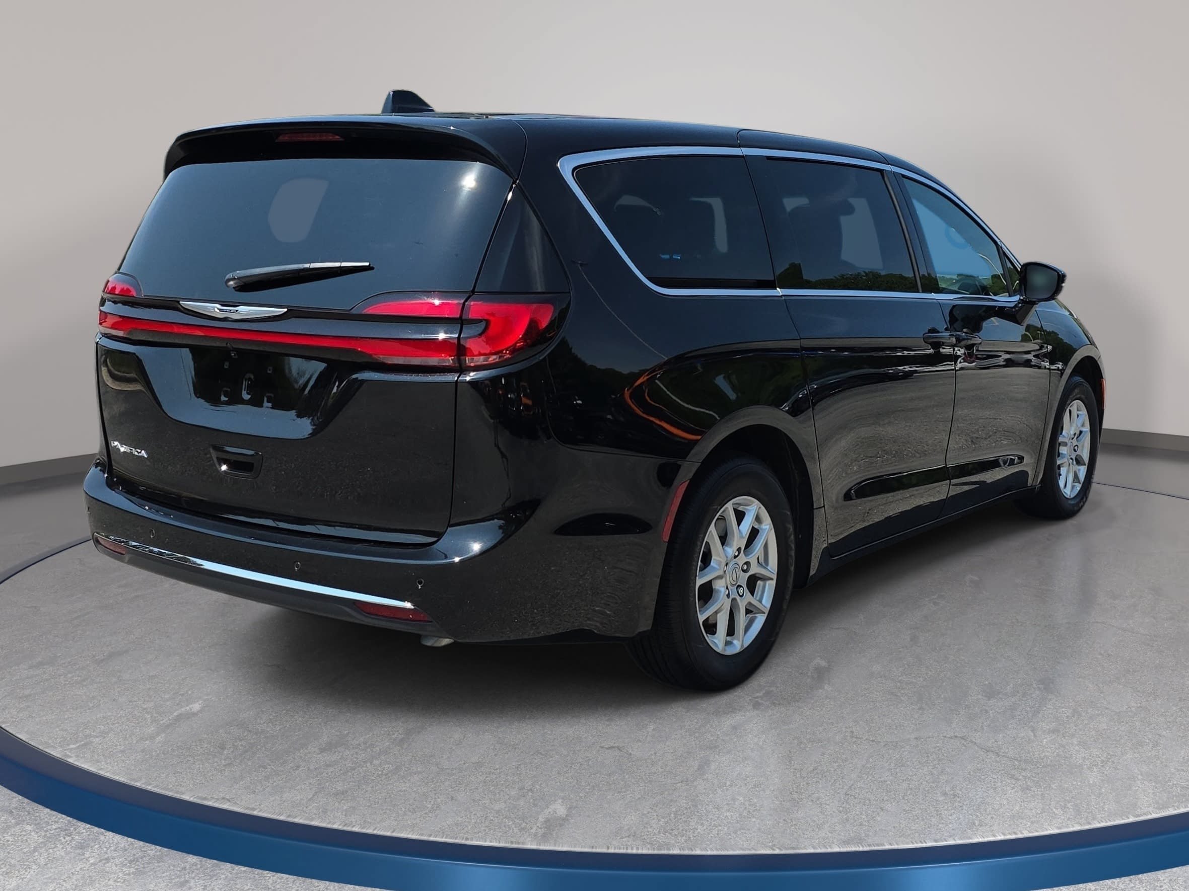 New 2026 Chrysler Pacifica Select FWD image 5