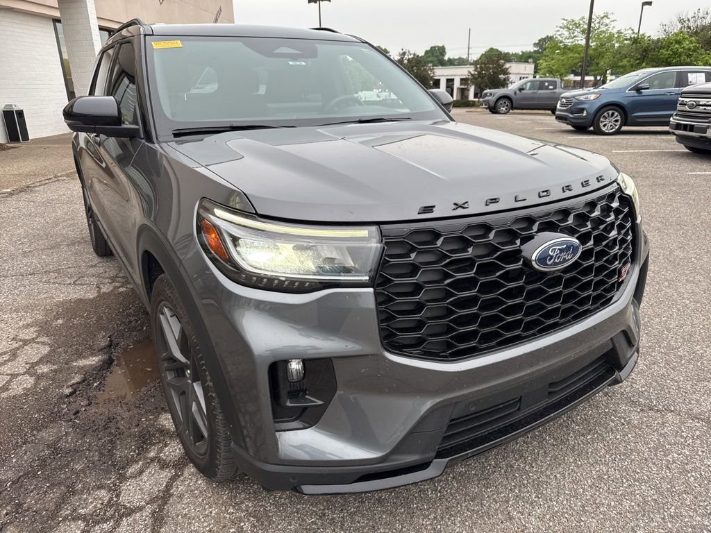Used 2025 Ford Explorer ST AWD/4WD image 12
