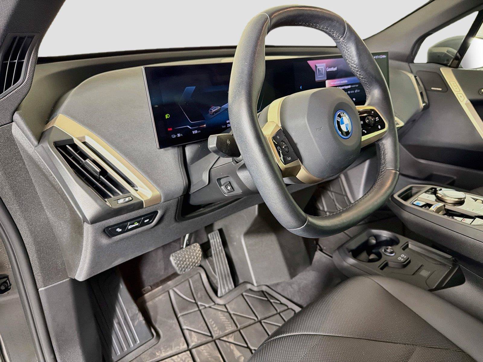Used 2024 BMW iX xDrive50 w/ Premium Package AWD/4WD image 10
