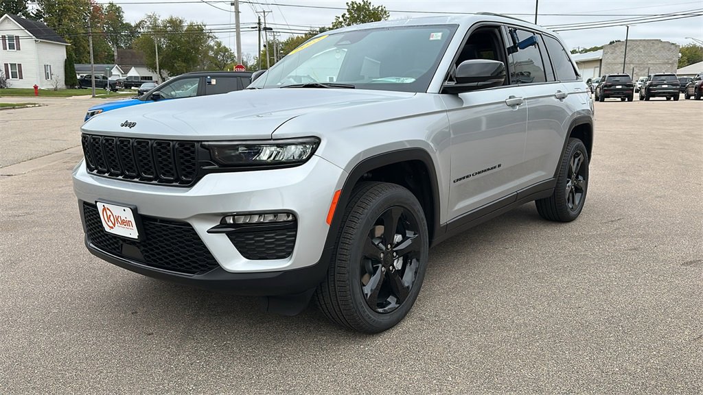 New 2025 Jeep Grand Cherokee Limited w/ Black Appearance Package image 3
