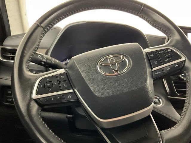 Used 2023 Toyota Highlander LE FWD image 24