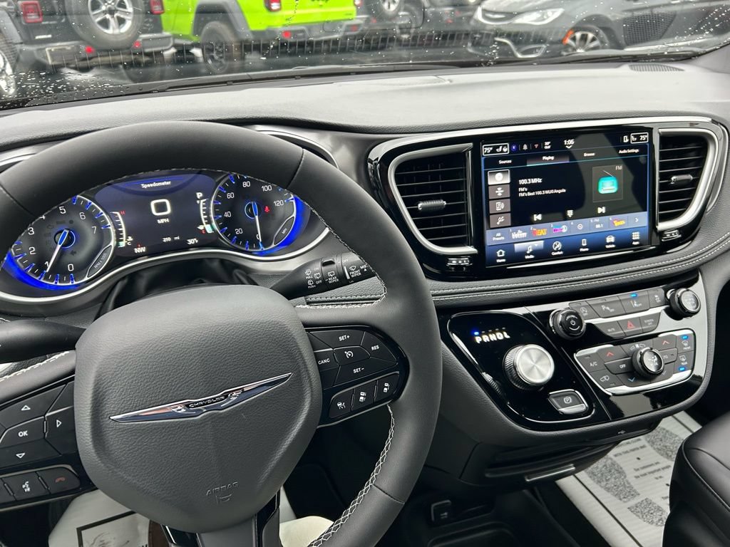 New 2026 Chrysler Pacifica Select w/ S Appearance Package FWD image 18