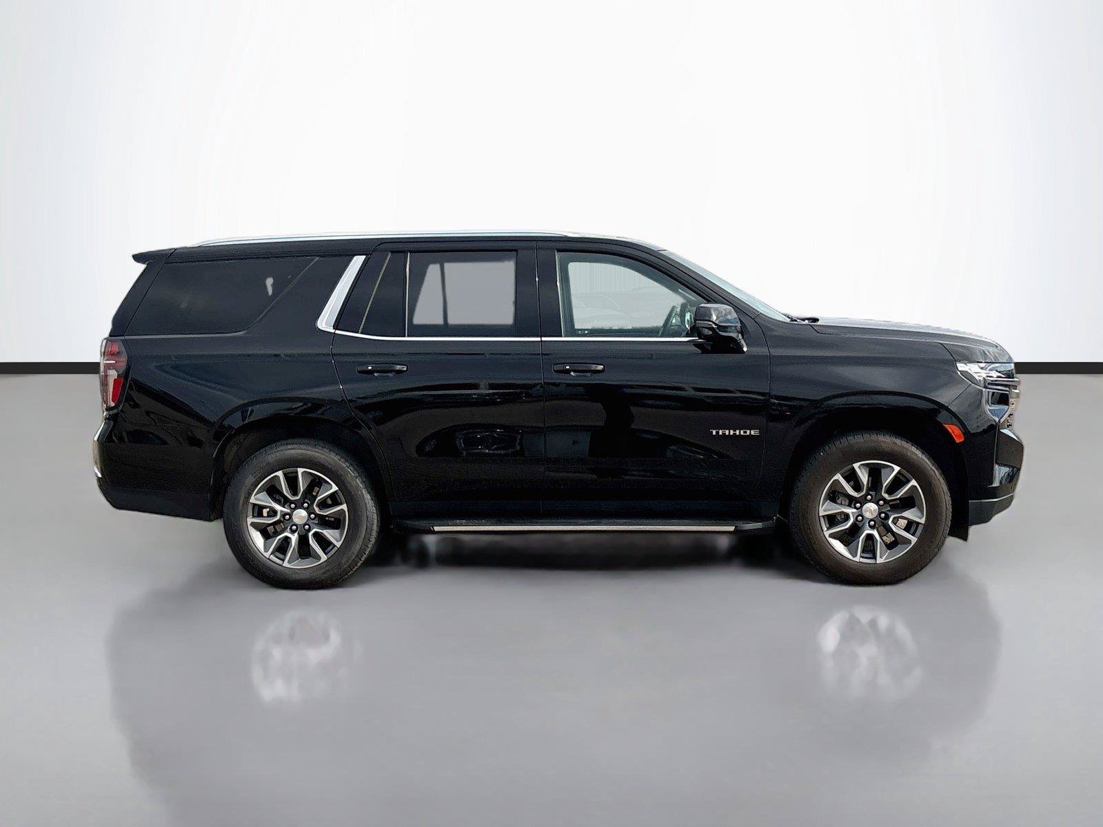 Used 2024 Chevrolet Tahoe LT w/ Luxury Package AWD/4WD image 17