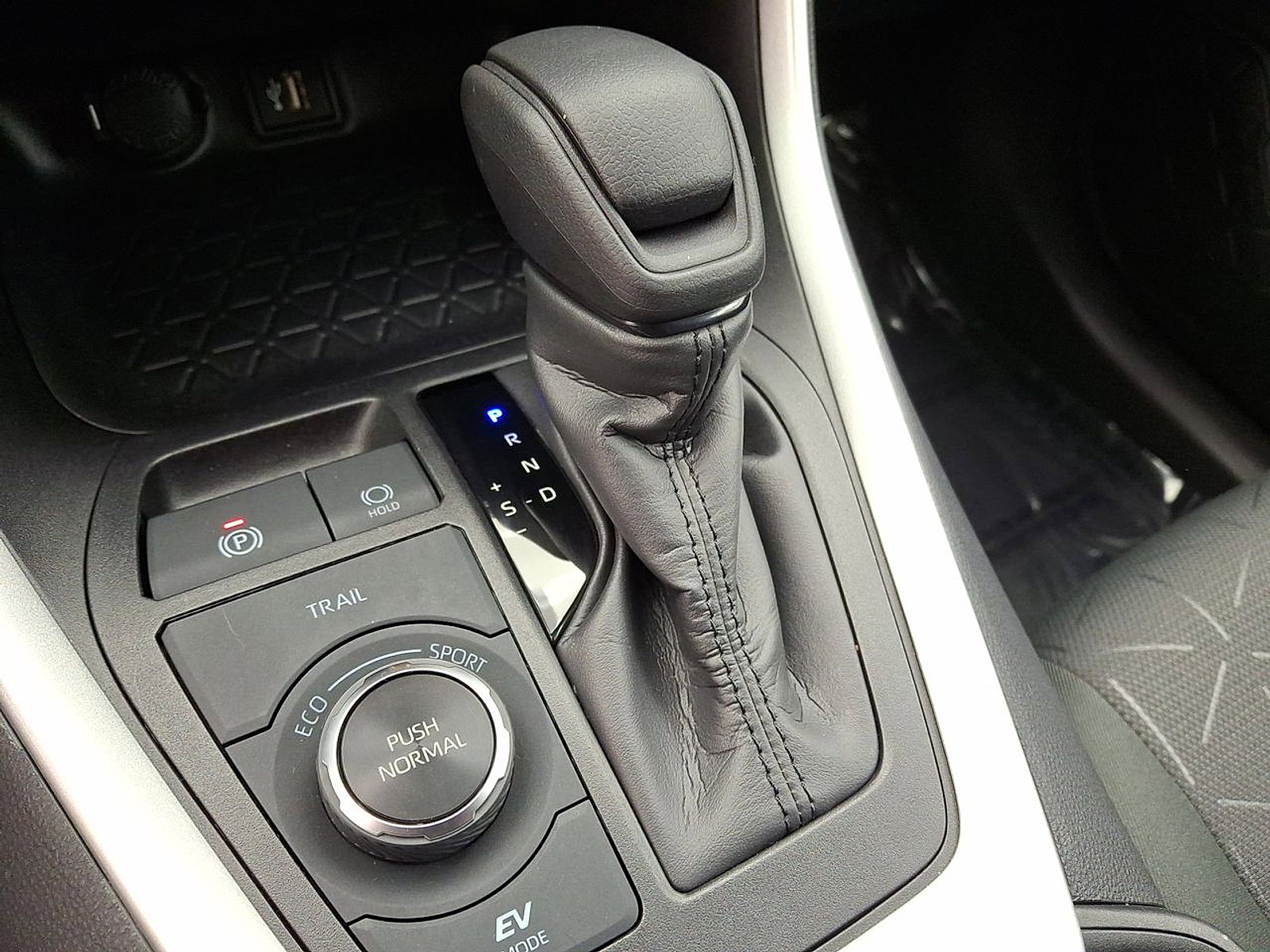 Certified 2025 Toyota RAV4 XLE image 12