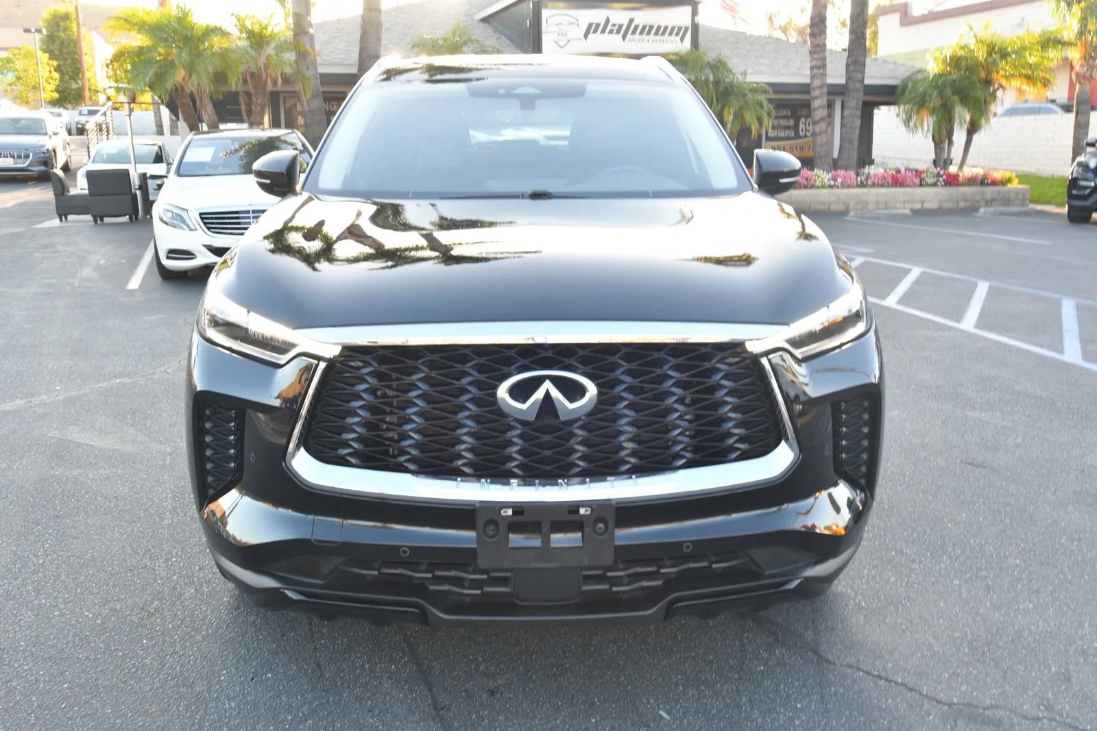 Used 2023 INFINITI QX60 Luxe FWD image 2