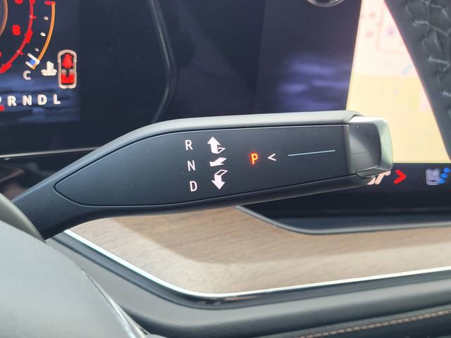 Used 2025 Chevrolet Suburban High Country image 17