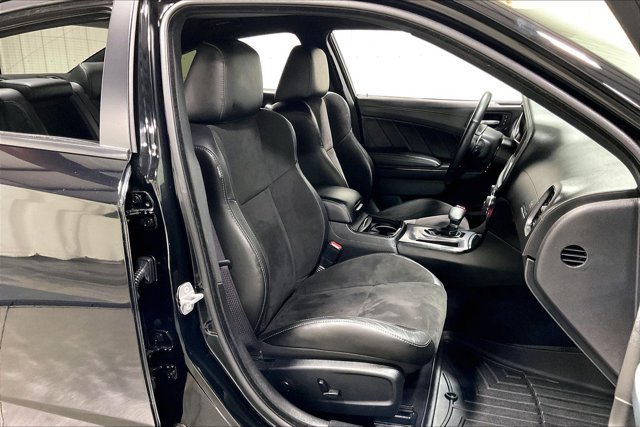Used 2022 Dodge Charger R/T w/ Plus Group RWD image 7