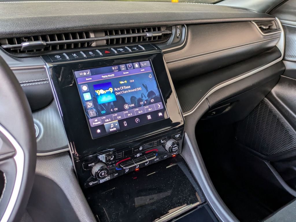 Used 2025 Jeep Grand Cherokee Altitude AWD/4WD image 15