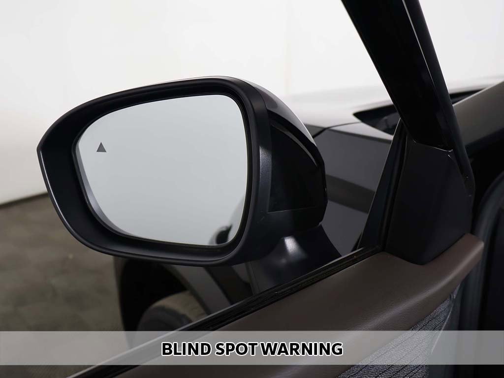 Used 2023 Nissan Rogue SV image 4